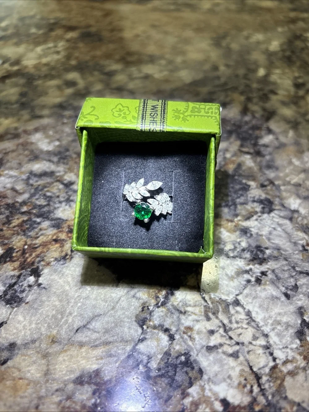 925 Green stone leaf/marquis moissy cluster ring size 6 w/ Certificate